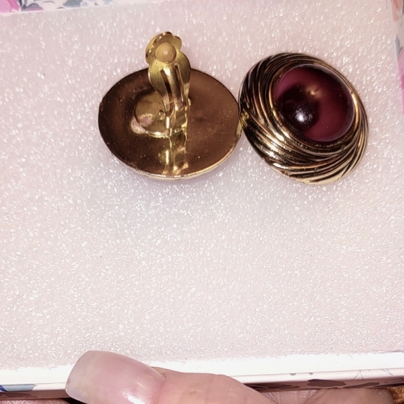 2 pr Clip-on Vintage Earrings REDUCED - Picture 15 of 16